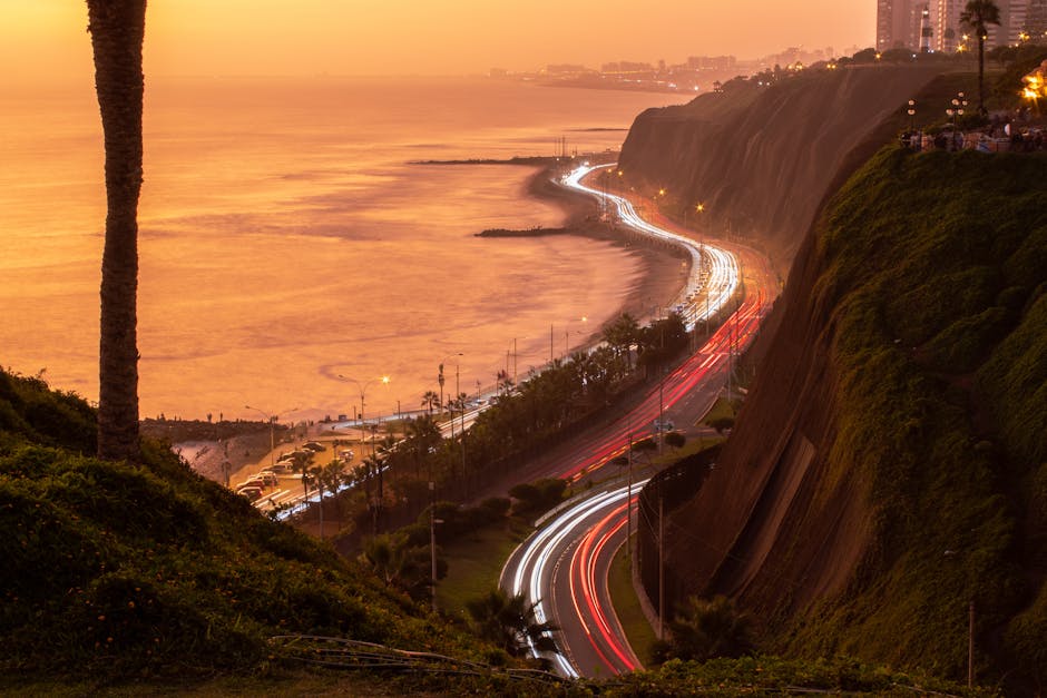 Miraflores malecón at sunset with cliffs over the Pacific Ocean